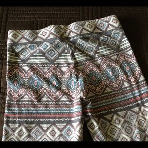American Eagle Outfitters Pants - AEO leggings with an exotic pattern in great shape American Eagle Outfitters Pants - AEO leggings with an exotic pattern in great shape
